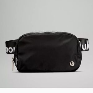 Lululemon logo belt bag